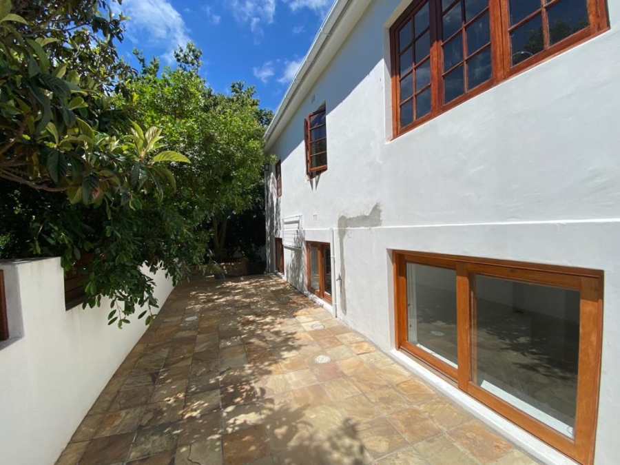 3 Bedroom Property for Sale in Vredehoek Western Cape